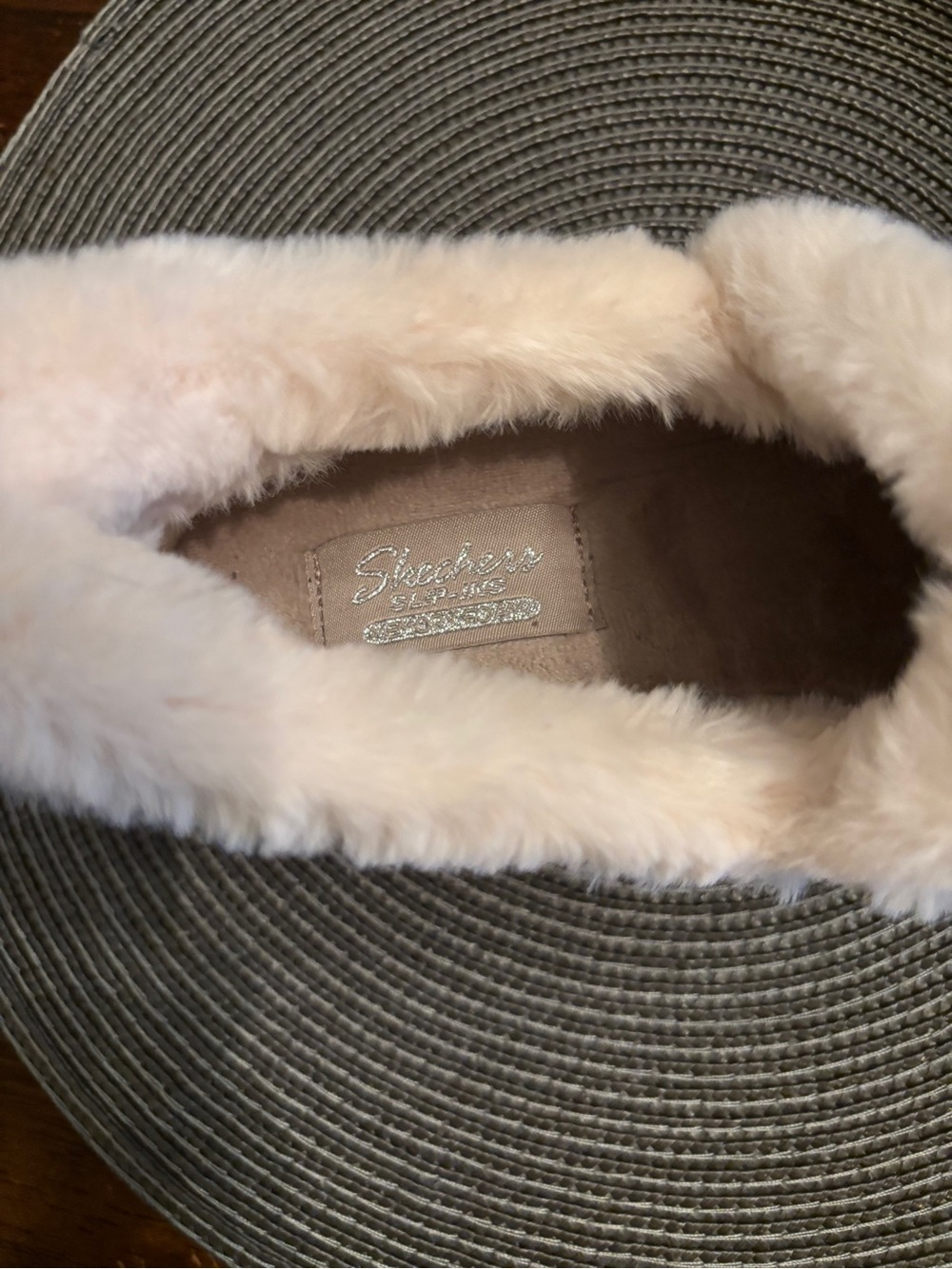 Skechers Hands Free Slip-ins Cozy Escape Slippers Taupe 9.5 NWOT - Picture 7 of 11